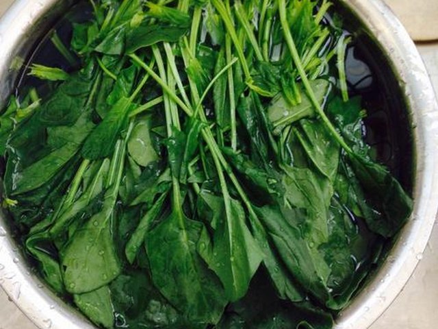 【菠菜木耳炒鸡蛋】步骤1