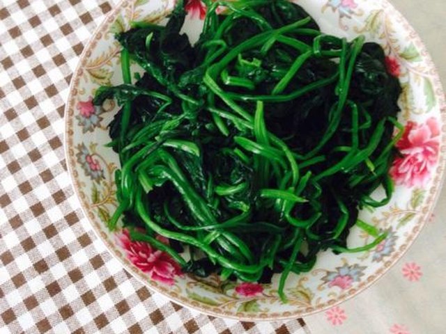 【菠菜木耳炒鸡蛋】步骤4