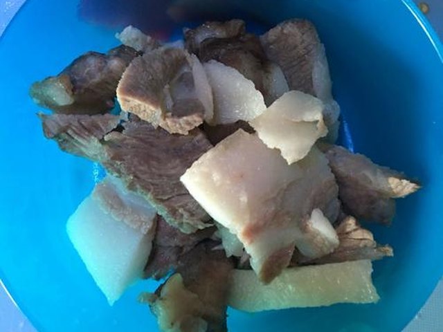 【杏鲍菇炒肉】步骤4
