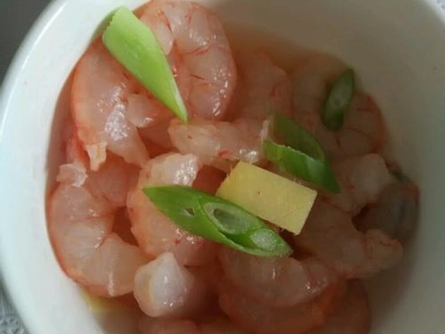 【西红柿虾仁炒菜花】步骤2