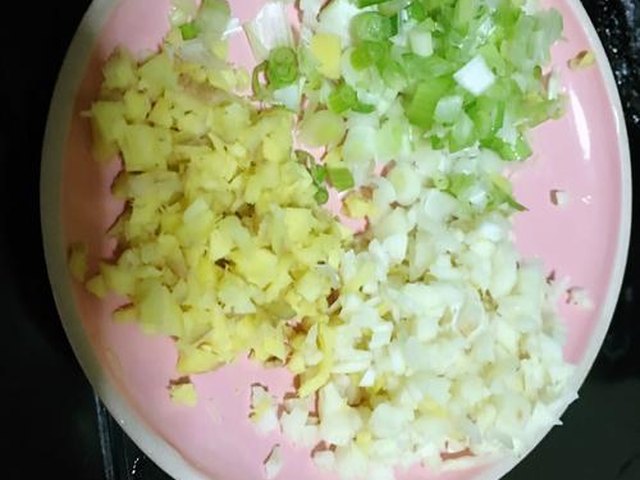 【香炸黄金小酥肉】步骤3