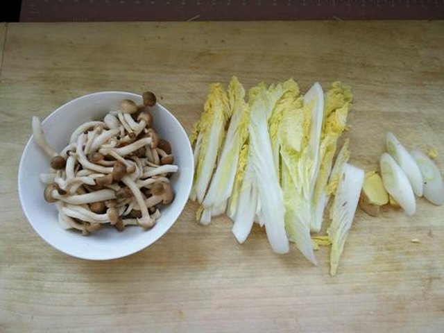 【靓汤蟹味菇】步骤2