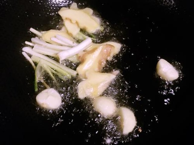 【红烧肥肠】步骤4