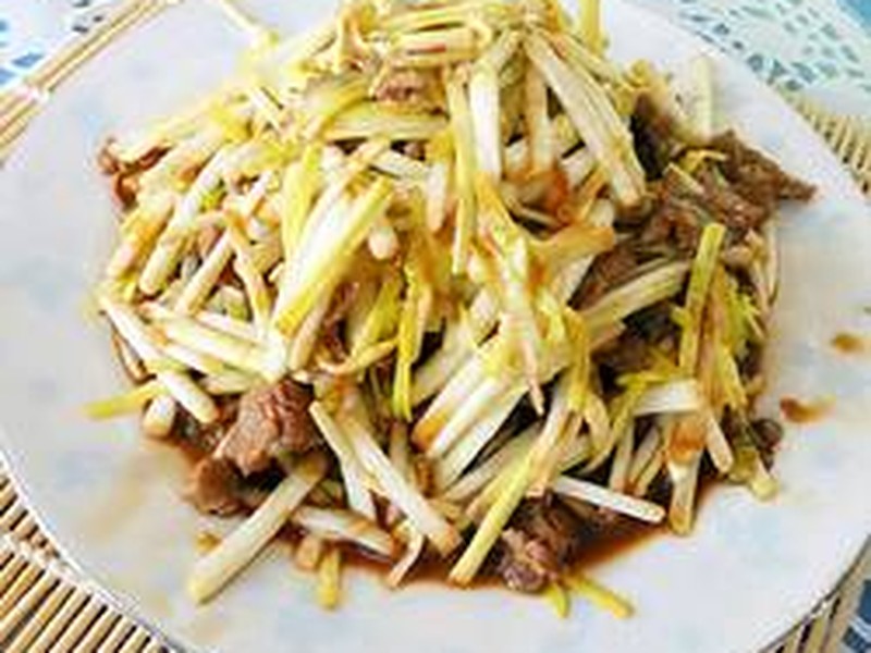 肉丝炒蒜黄
