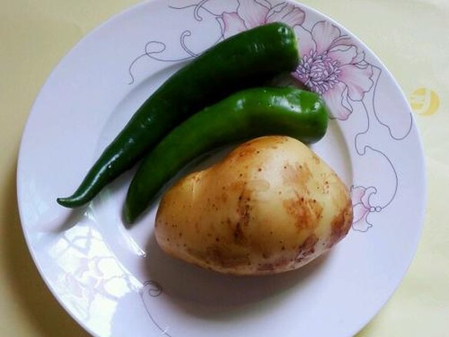 【土豆炒青椒】步骤1