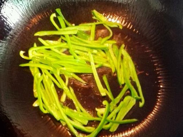 【土豆炒青椒】步骤4