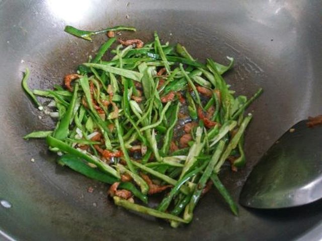 【辣椒豆干炒肉】步骤4