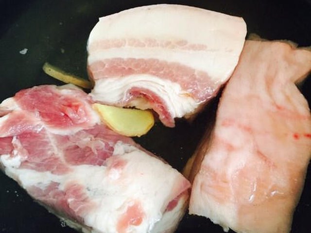 【红烧扣肉】步骤1