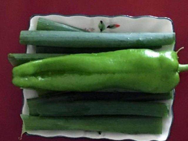 【农家菜辣椒鸡蛋焖子】步骤2