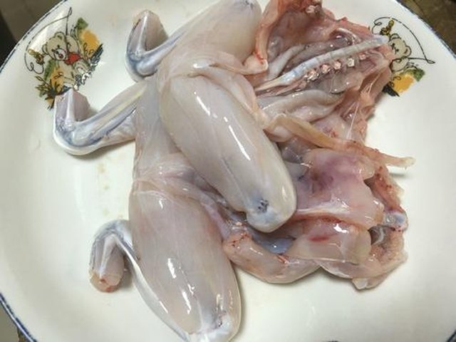 【爆炒牛蛙】步骤1