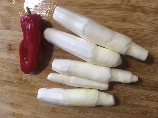 【茭白炒肉】步骤1
