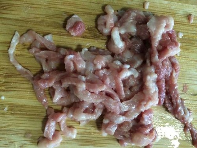【茭白炒肉】步骤3