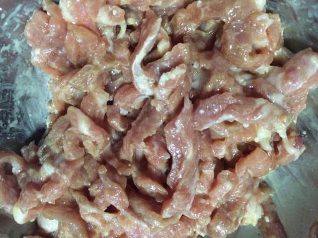 【茭白炒肉】步骤4