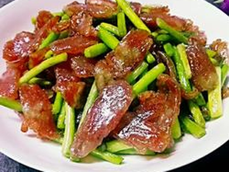 蒜心炒腊肠