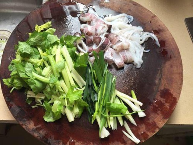 【芹菜炒鱿鱼】步骤3