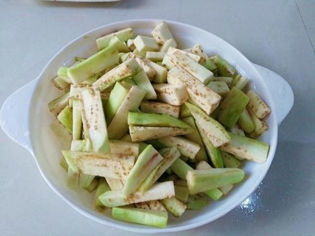 【茄子炒鸡蛋】步骤2