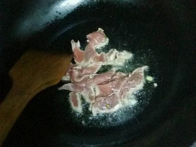 【西芹炒牛肉】步骤3