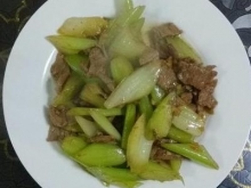 西芹炒牛肉