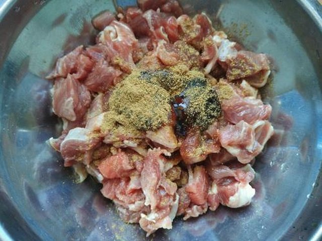 【孜然牙签羊肉】步骤3