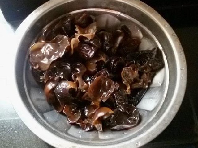 【黑木耳炒肉片】步骤3