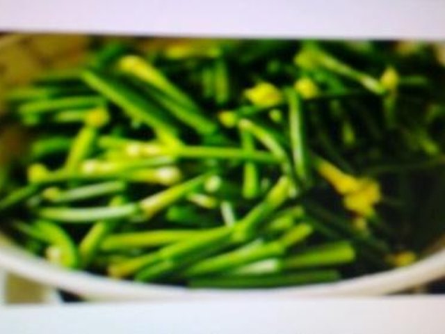 【蒜苔烧土豆】步骤4