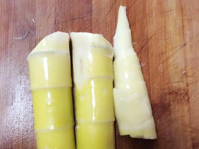 【竹笋炒肉丝】步骤2