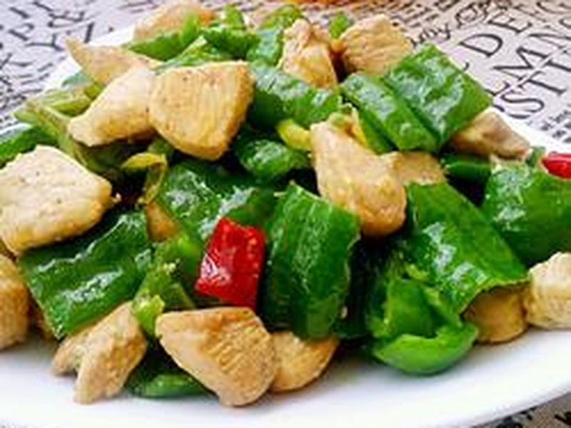 青椒爆炒鸡丁