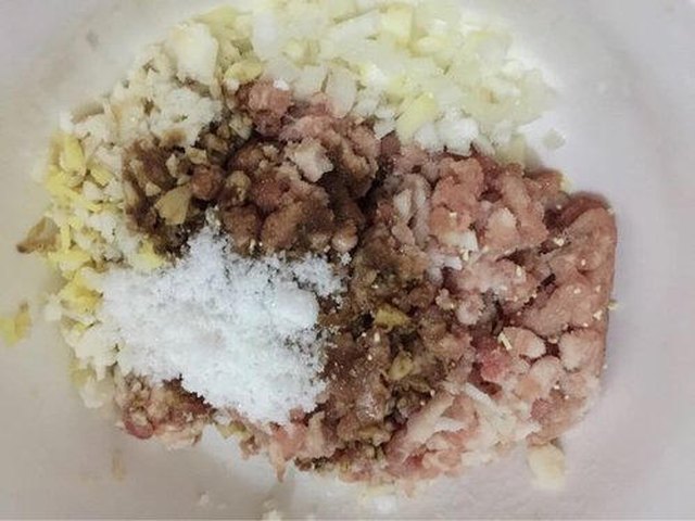 【红烧狮子头】步骤1
