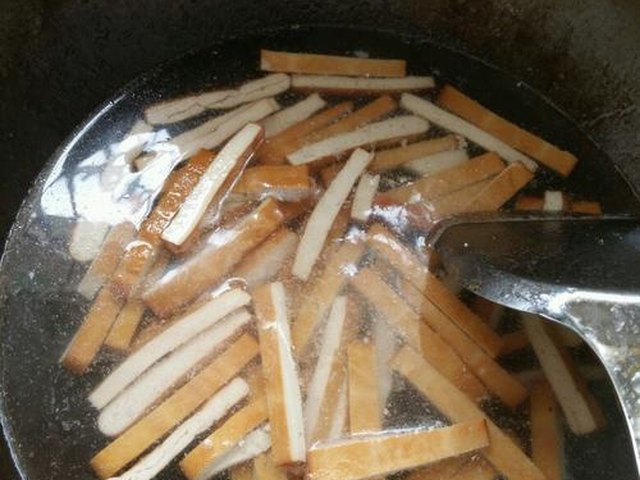 【五花肉青蒜炒豆干】步骤3