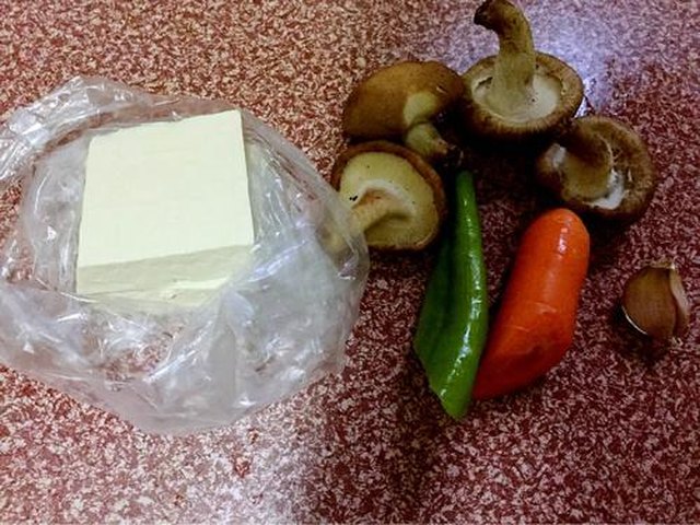 【香菇炒豆腐】步骤1