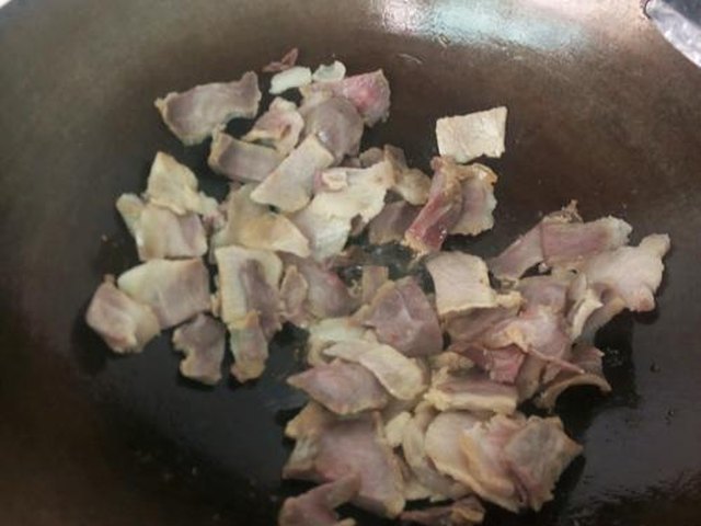 【花菜炒腊肉】步骤4
