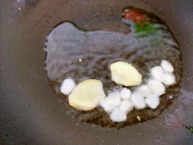 【韭苔炒鸡蛋】步骤4