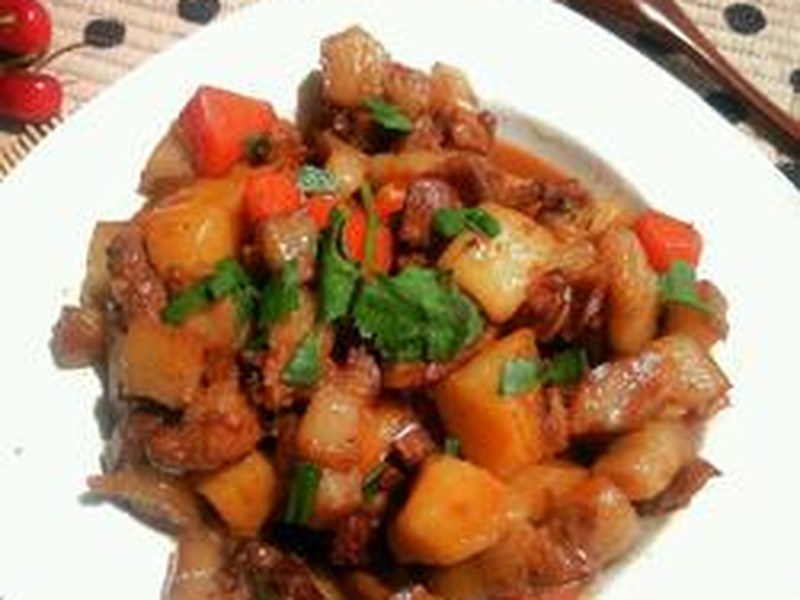土豆胡萝卜红烧肉