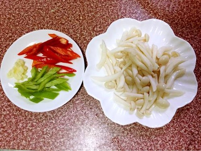 【蚝油炒海鲜菇】步骤1