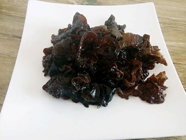 【木耳炒肉片】步骤2