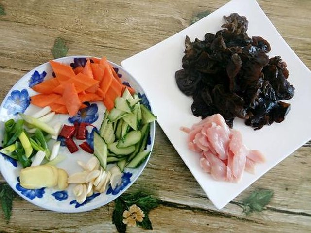 【木耳炒肉片】步骤3