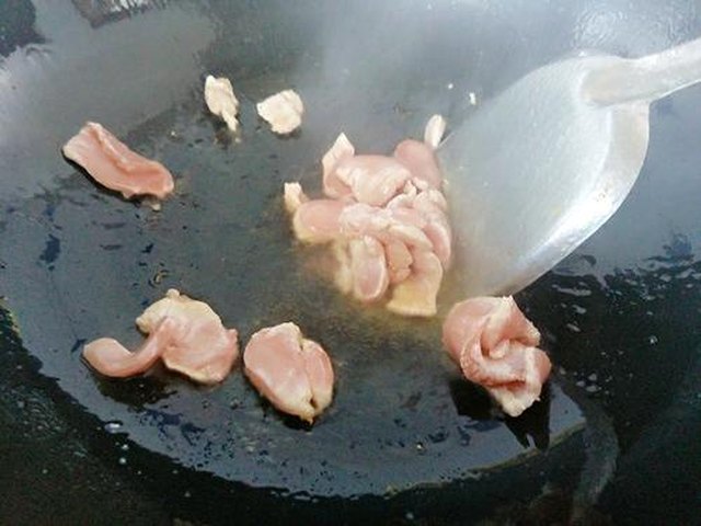 【木耳炒肉片】步骤4