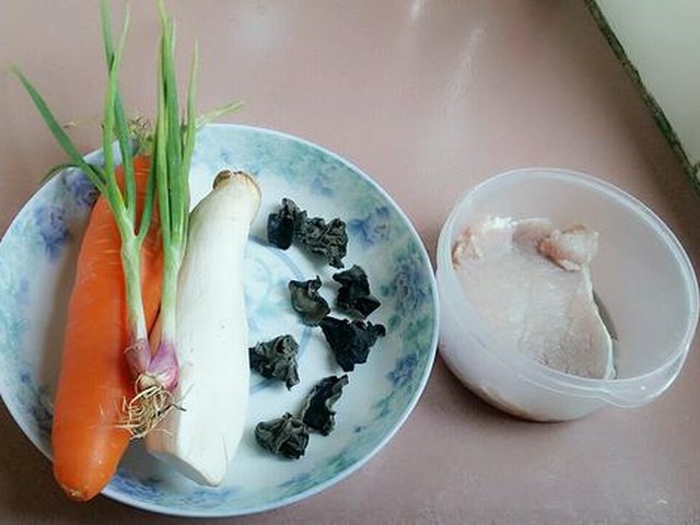 【三丝炒肉】步骤1