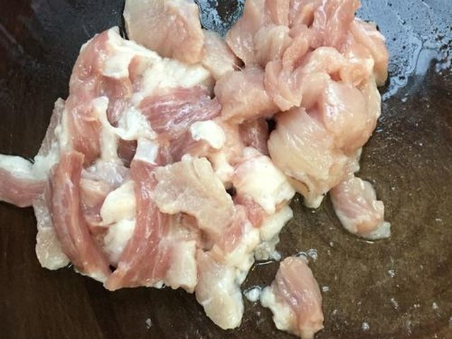 【菠萝炒肉】步骤3
