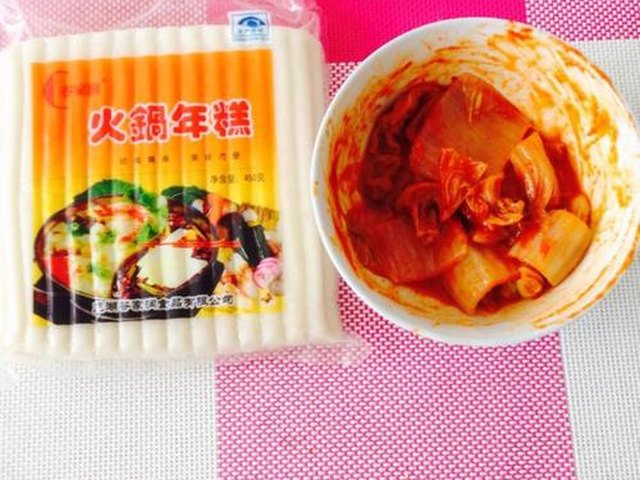 【辣白菜炒年糕】步骤1