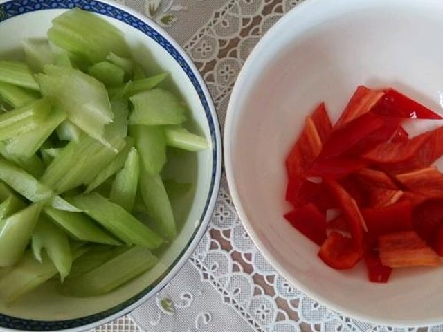 【西芹白果炒虾仁】步骤3