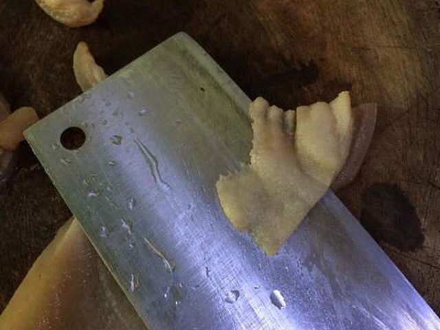 【猪皮炒酸豆角】步骤2