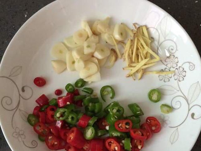 【猪皮炒酸豆角】步骤4