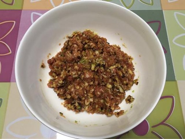 【猪肉香菇酿豆腐】步骤2