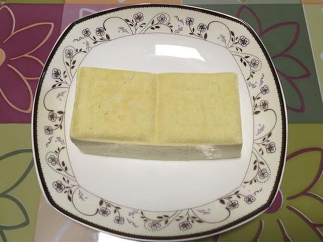 【猪肉香菇酿豆腐】步骤3