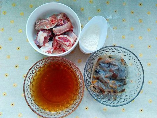 【鲜煮酸梅汤之酸梅小排】步骤3