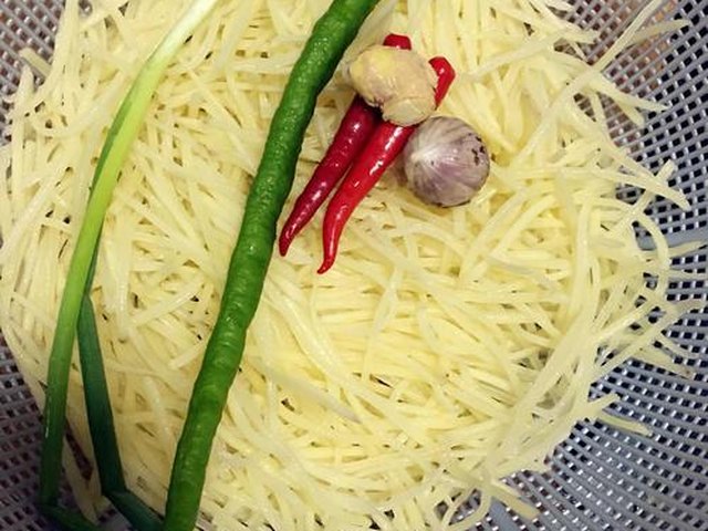 【香辣土豆丝】步骤1