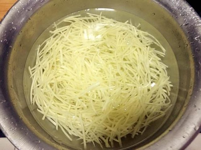 【香辣土豆丝】步骤2