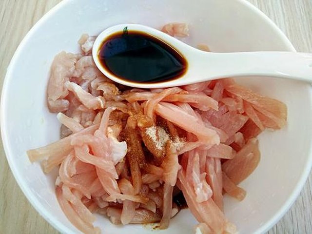 【香辣肉丝】步骤1