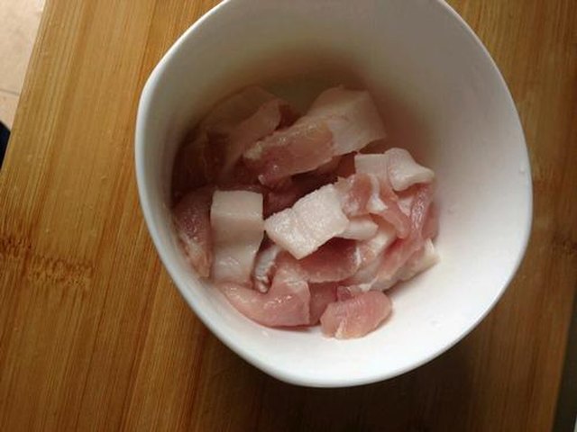 【缸豆炒肉】步骤1